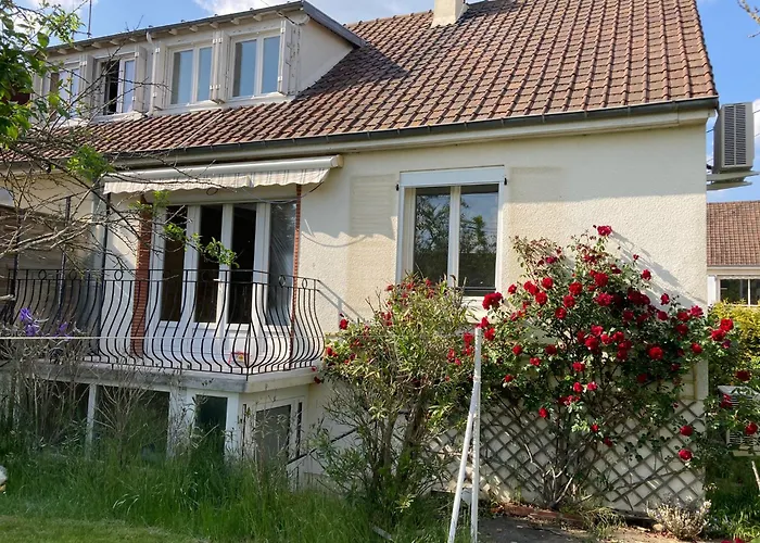 Semesterbostad Maison 4 Aux Portes Du Circuit Le Mans